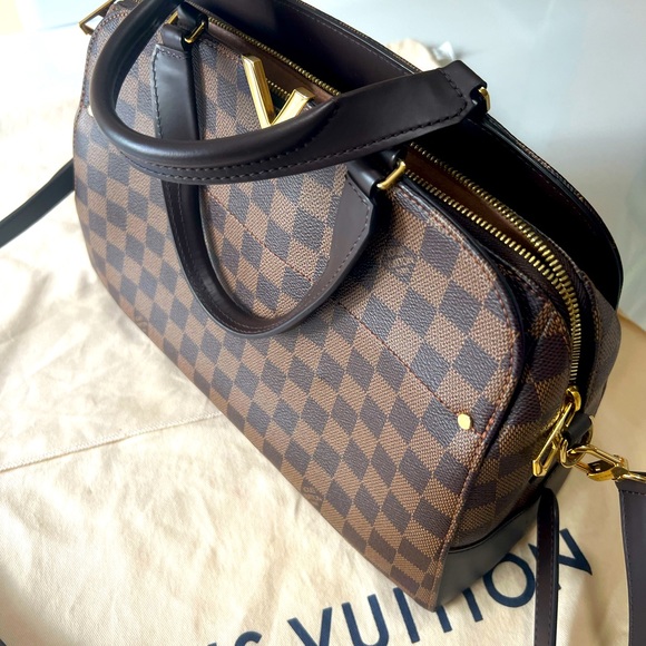 Louis Vuiton Purse! Authentic and worn 2 times only! - Picture 12 of 16